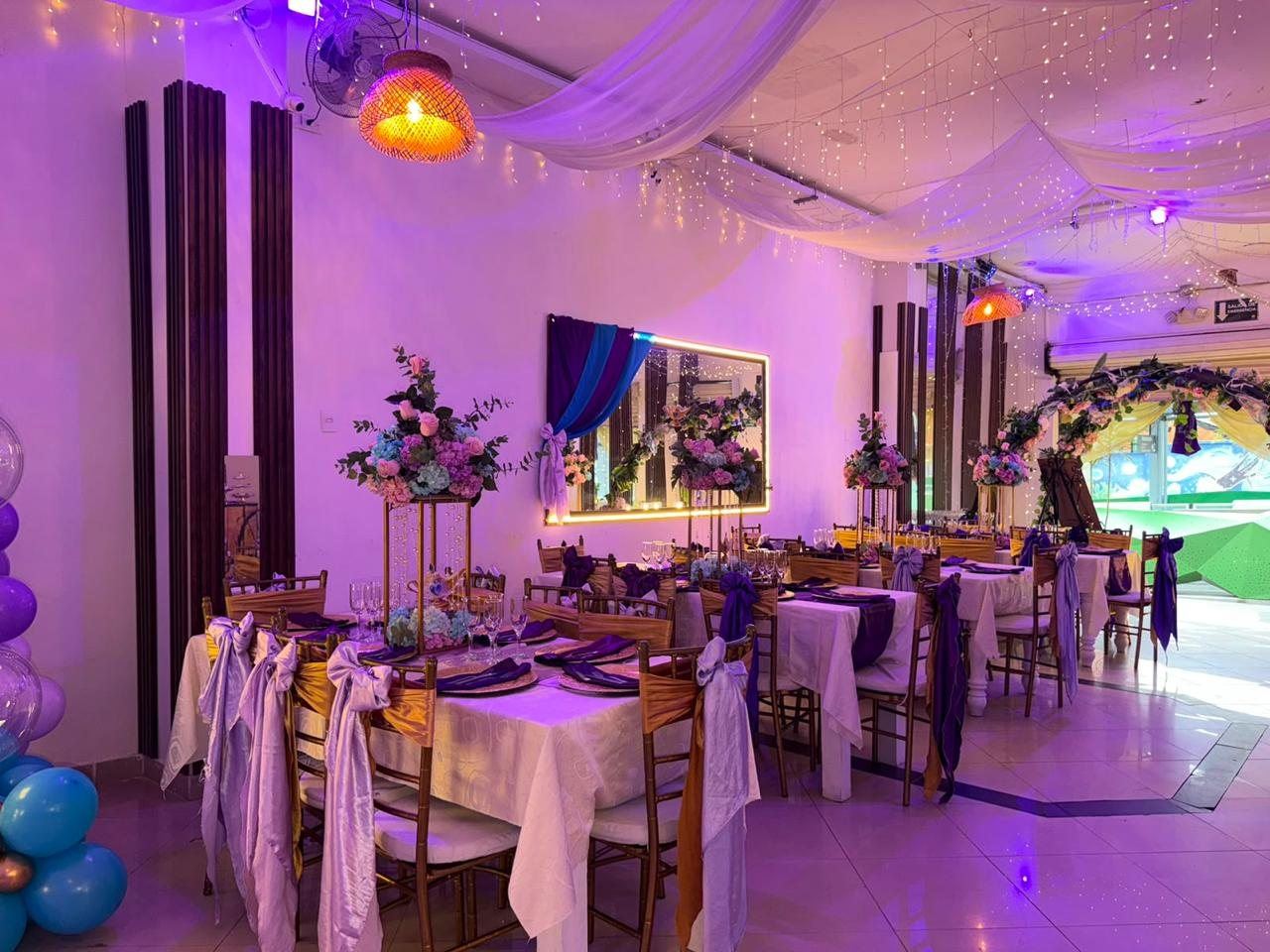 Salón en lila — Banquetes Altovar