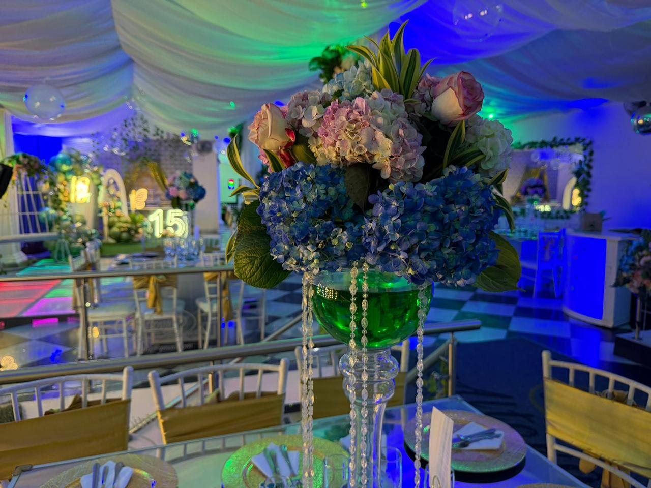 Luces y neón — Banquetes Altovar