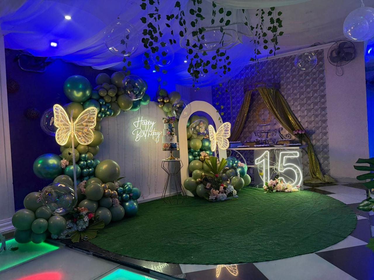 Luces y neón — Banquetes Altovar