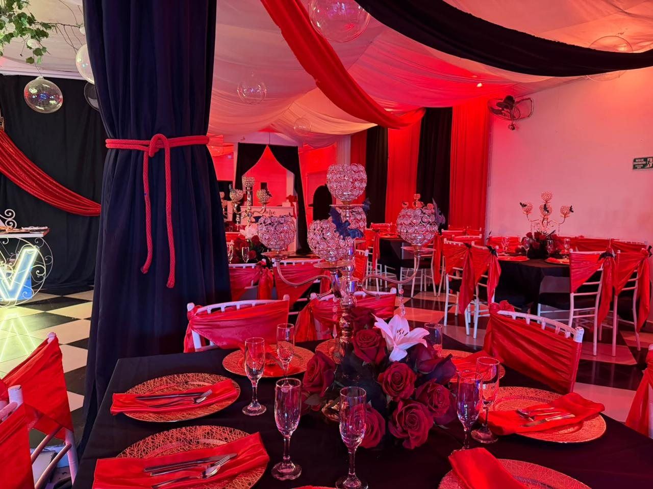 Noche en rojo — Banquetes Altovar
